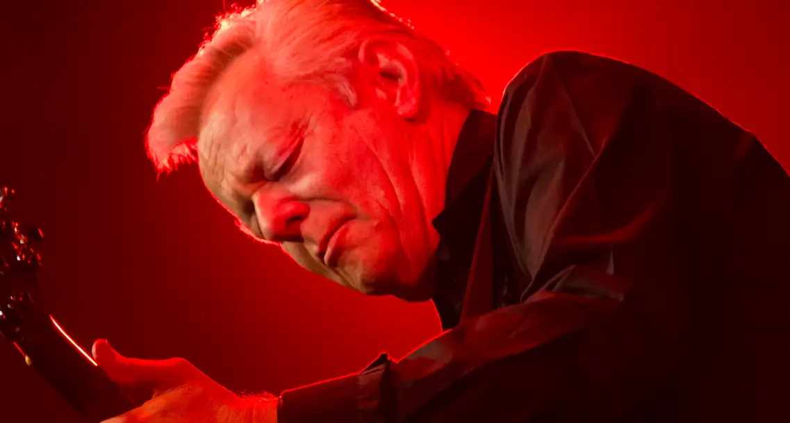 Tommy Emmanuel v Hybernii (2019): Dvě hodiny, jedna kytara a celý orchestr v rukou